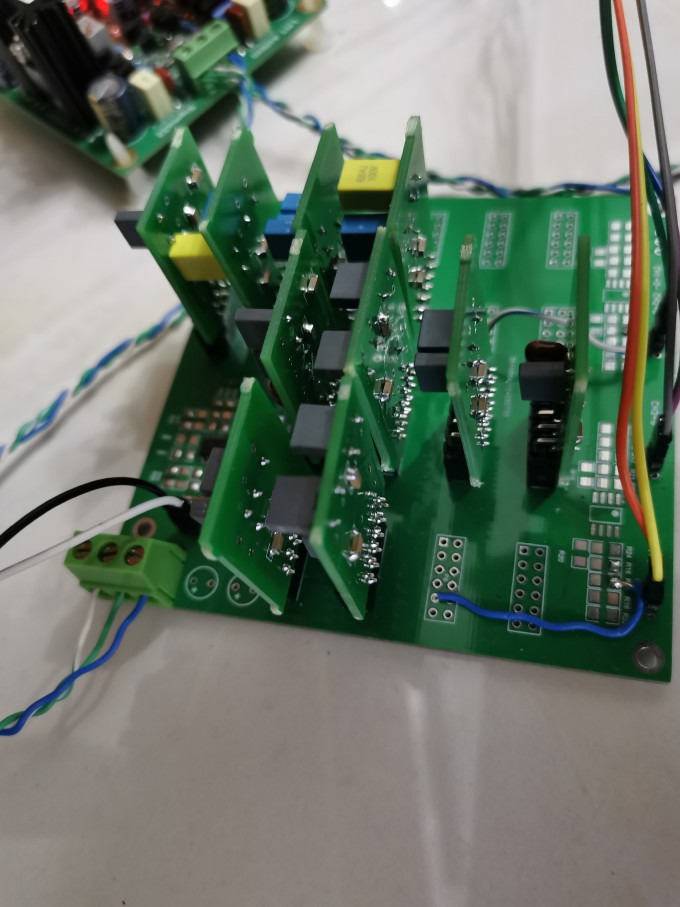 r7KVM9.jpg