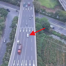 广台高速一个路口,车辆经过极容易走错道被拍压线,目前被罚款的车主超过62万,罚款超1.2亿,被媒体曝光后,@佛山交警 撤销了相关软件显示罚款人数显示-百货之家