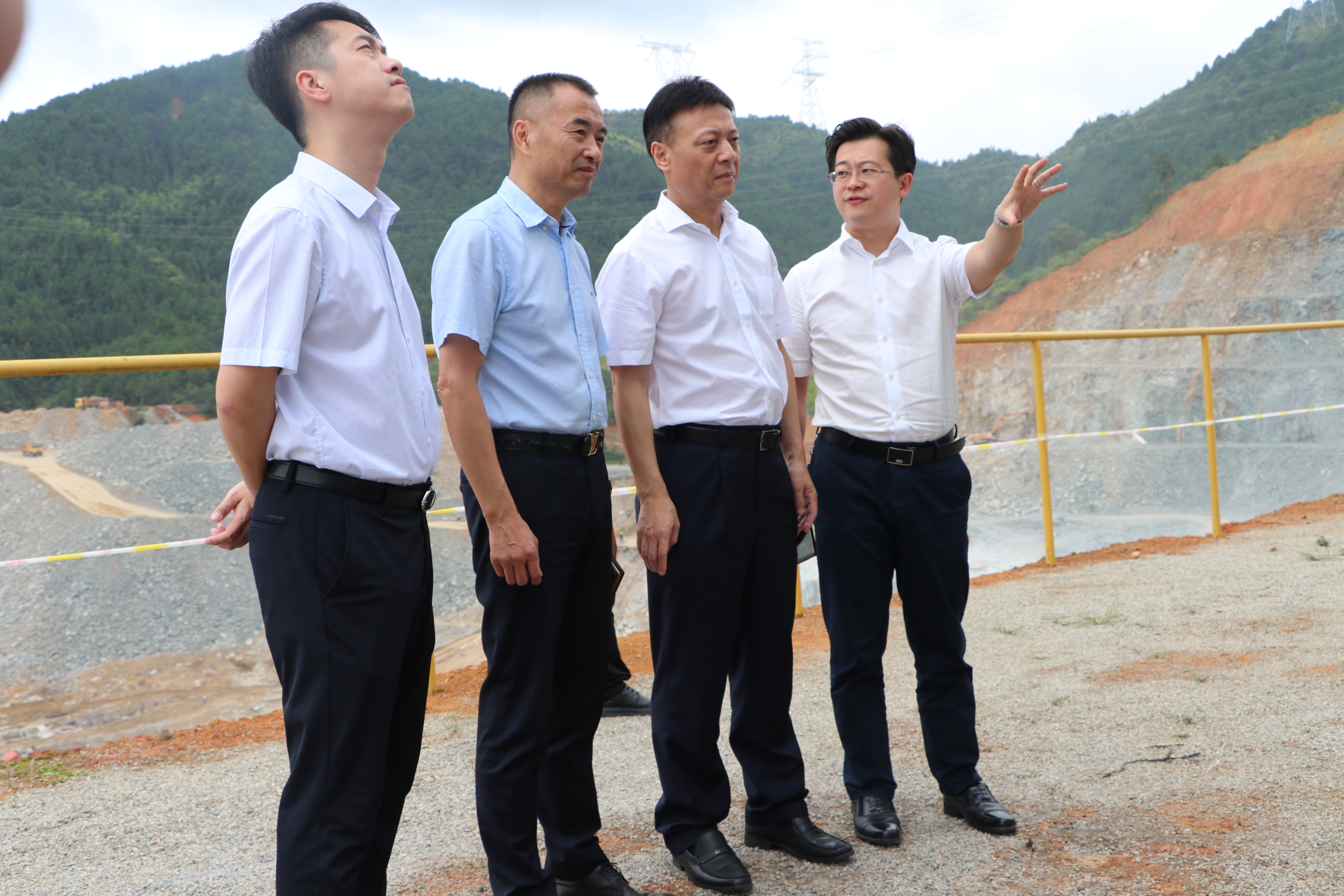 福建省金融监管局局长薛鹤峰赴周宁县不锈钢深加工产业园调研